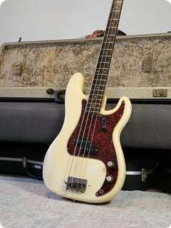 FENDER STANDARD PRECISSION BASS