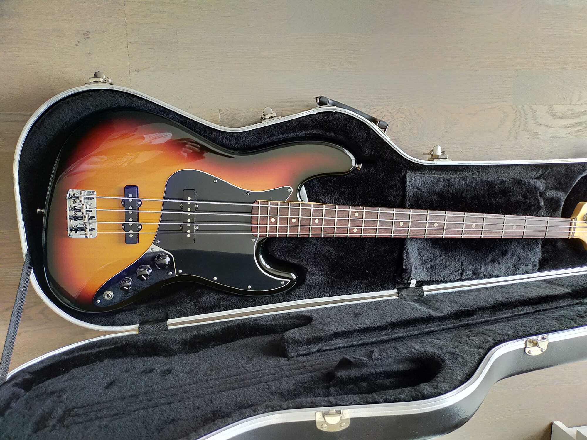 FENDER STANDARD JAZZBASS ( USA )